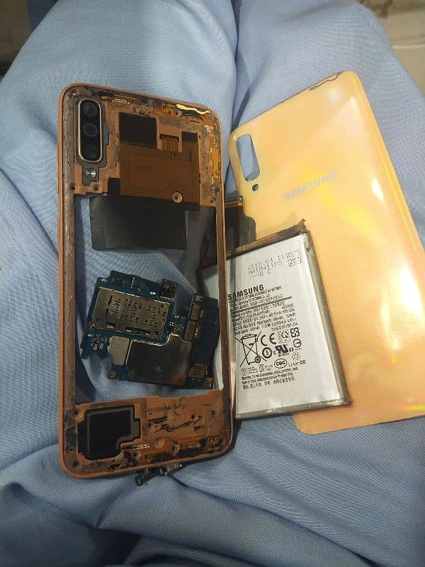 Samsung A70 for parts 1