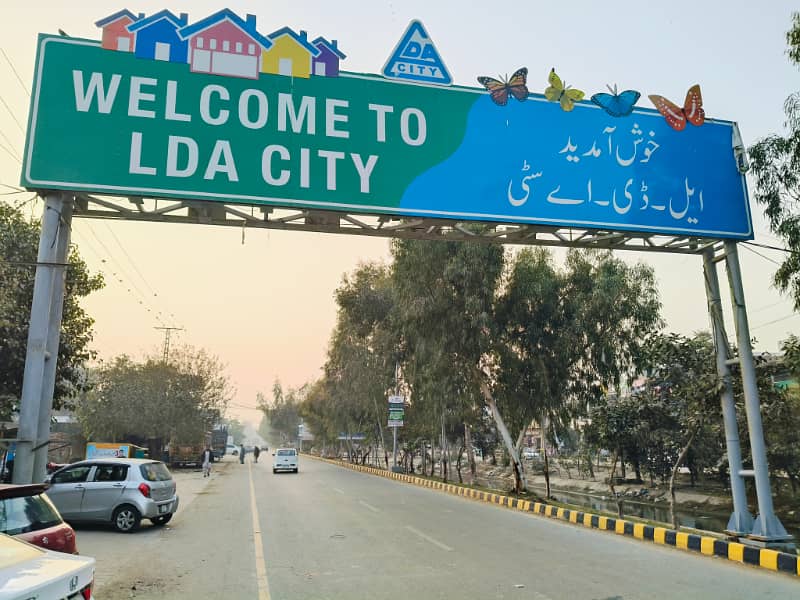 1 KANAL CORNER PLOT FOR SALE CC BLOCK LDA CITY LAHORE 0