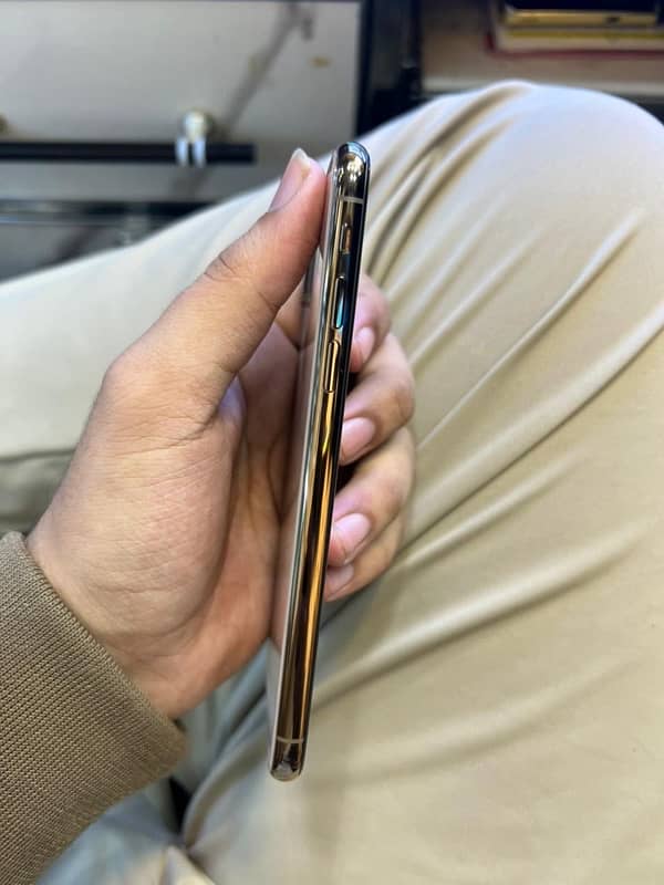 IPhone XS (PTA APPROVED) 1