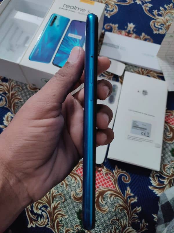 Realme 5 ram 4 gb rom 64 gb with all accessories 3