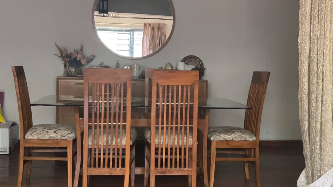 6 Seater Dining Table - New 0