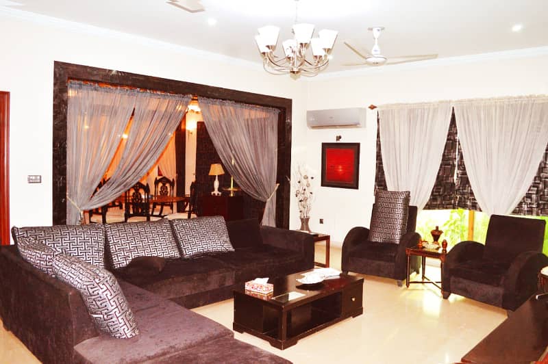 1 Kanal Beautiful Bunglow House available for Rent on Very Low Price and Beat location 18