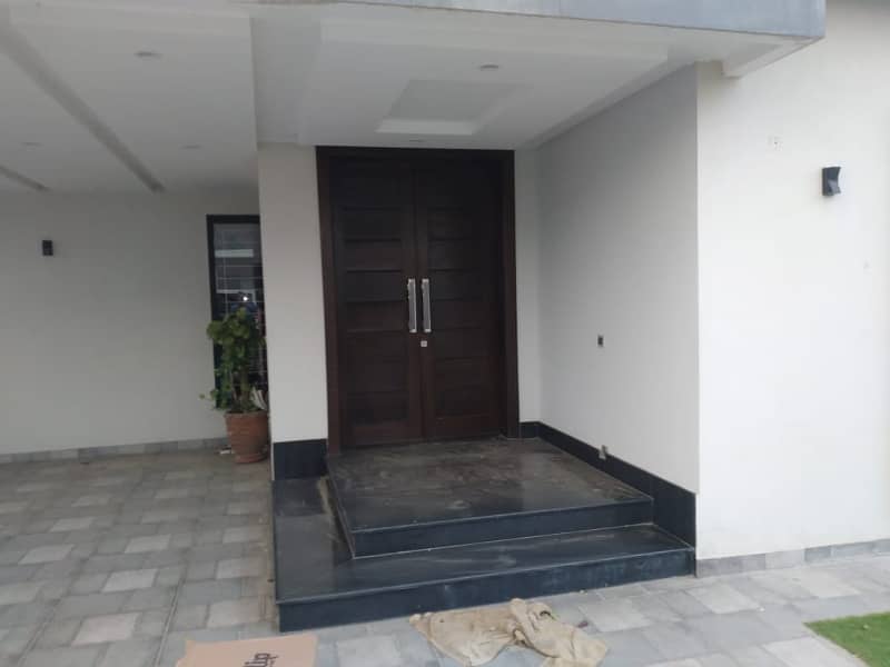 1 Kanal Beautiful Bunglow House available for Rent on Very Low Price and Beat location 9