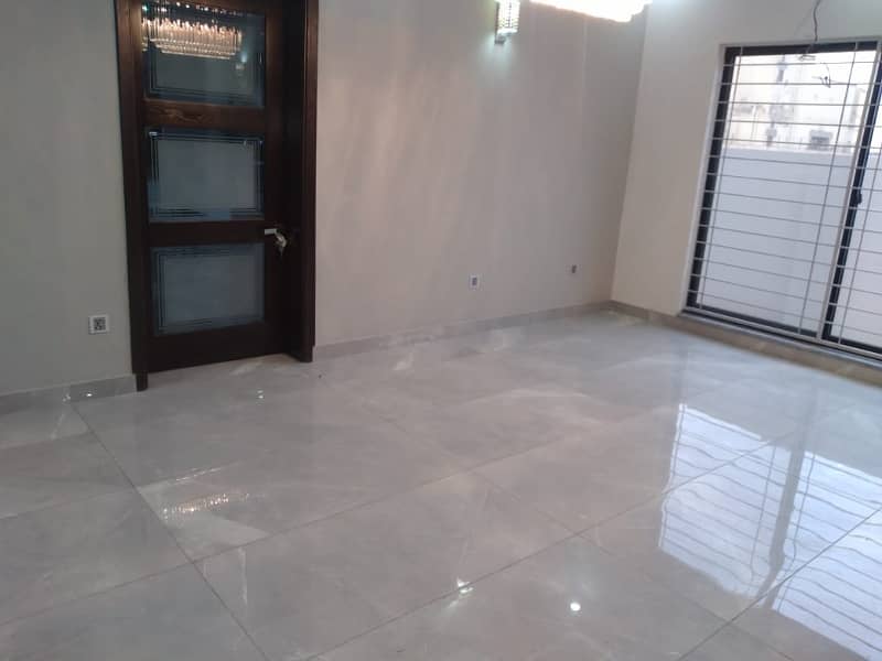 1 Kanal Beautiful Bunglow House available for Rent on Very Low Price and Beat location 18