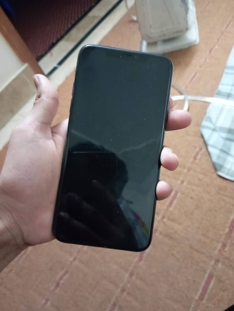 Apple iPhone 11 Pro Max 1