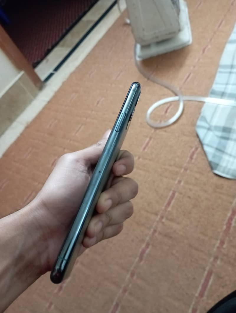 Apple iPhone 11 Pro Max 3