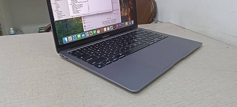 Apple MacBook Air M1 2020 13" 8/256gb 10