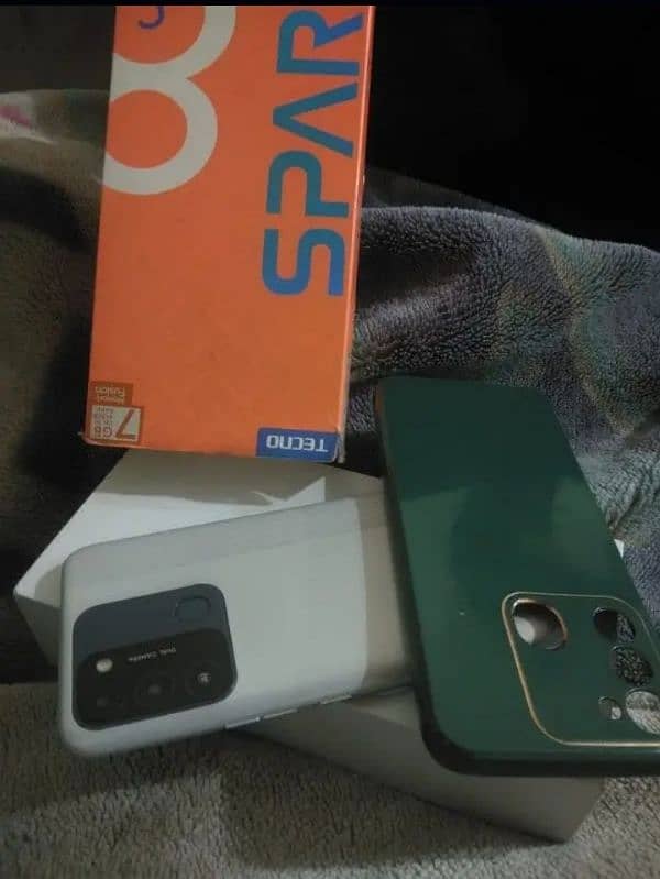 Tecno spark 8c 4+2/128 with box 03461772923 8