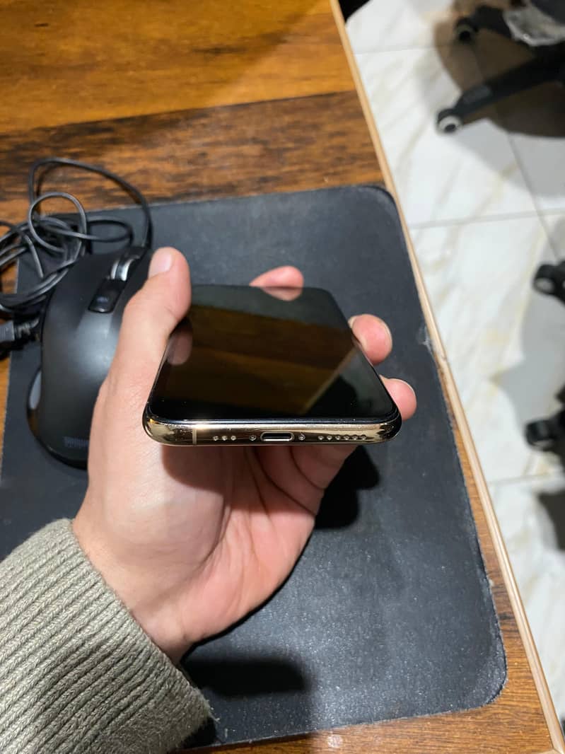 Apple iPhone 11 Pro 1