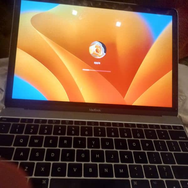 Macbook 2017 model 8gb ram 512 gb storage 4