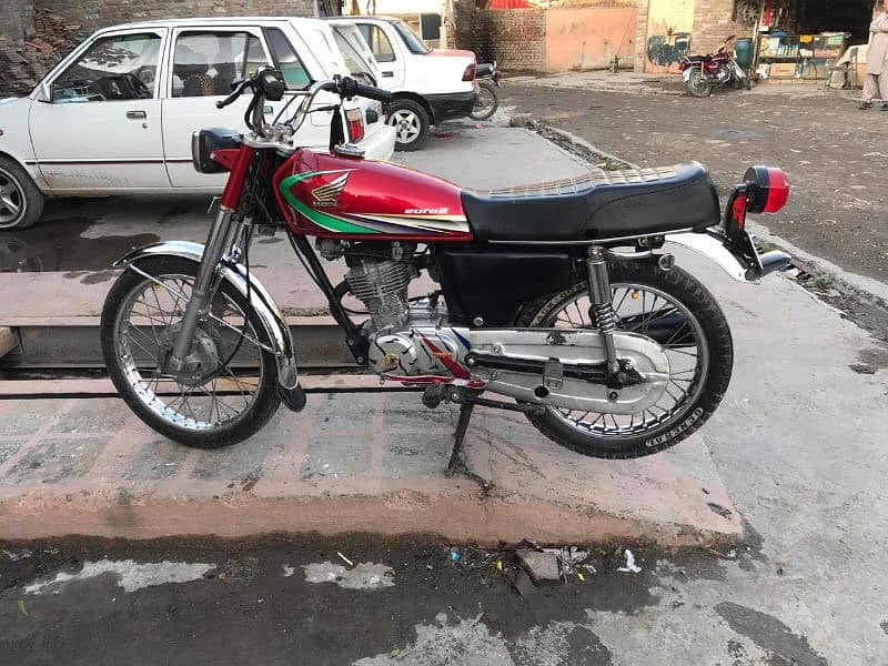 I'm selling my honda 125 in lush condition 2