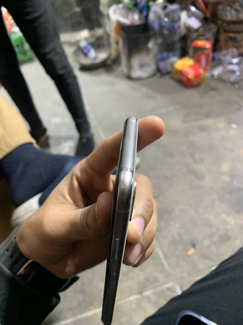 Apple iPhone X 5