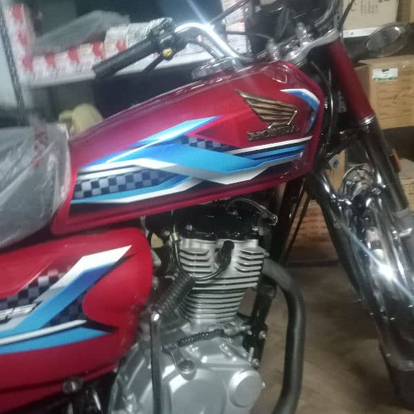 Honda 125 Karachi number excellent and zero meter condition 1