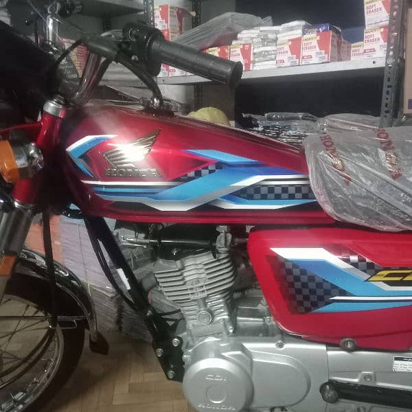 Honda 125 Karachi number excellent and zero meter condition 2