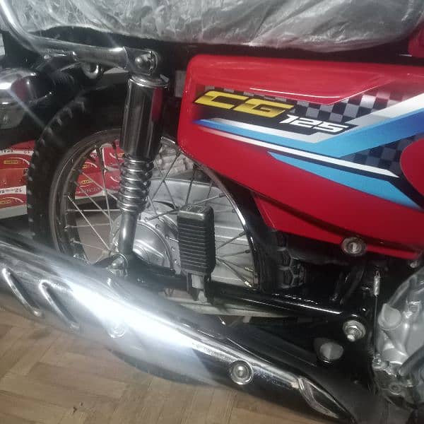 Honda 125 Karachi number excellent and zero meter condition 4