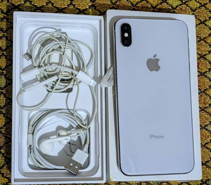 Iphone XS Max / Complete Box / PTA Approved 2