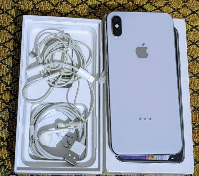 Iphone XS Max / Complete Box / PTA Approved 4