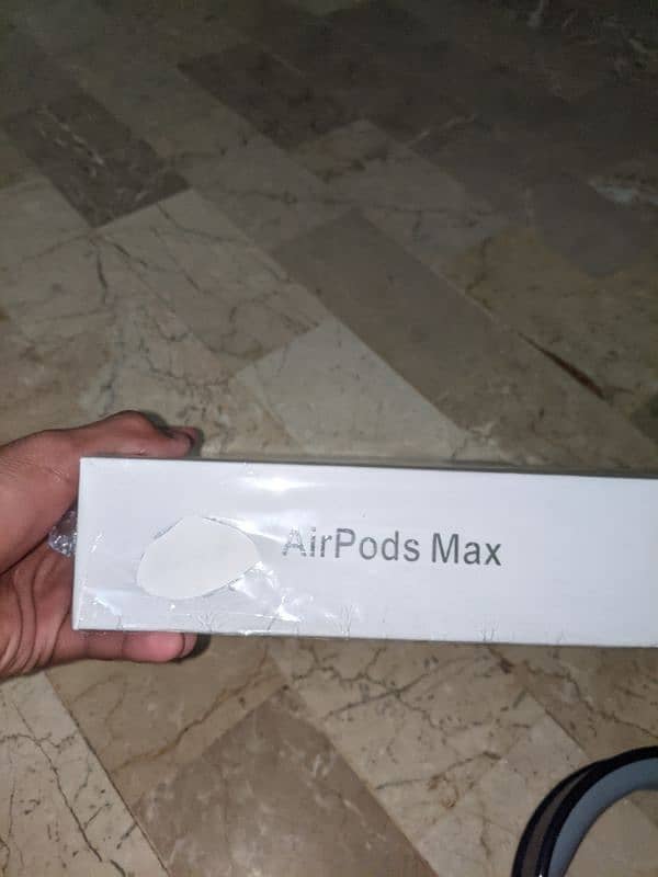 ear pod max 1