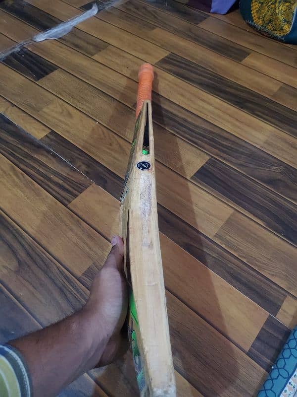 2 Kashmir willow bats fully knocked ready to play. . . 0