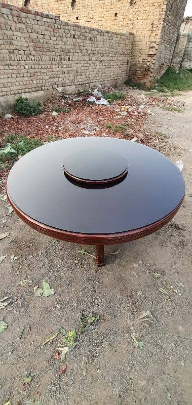 round dinning table 3