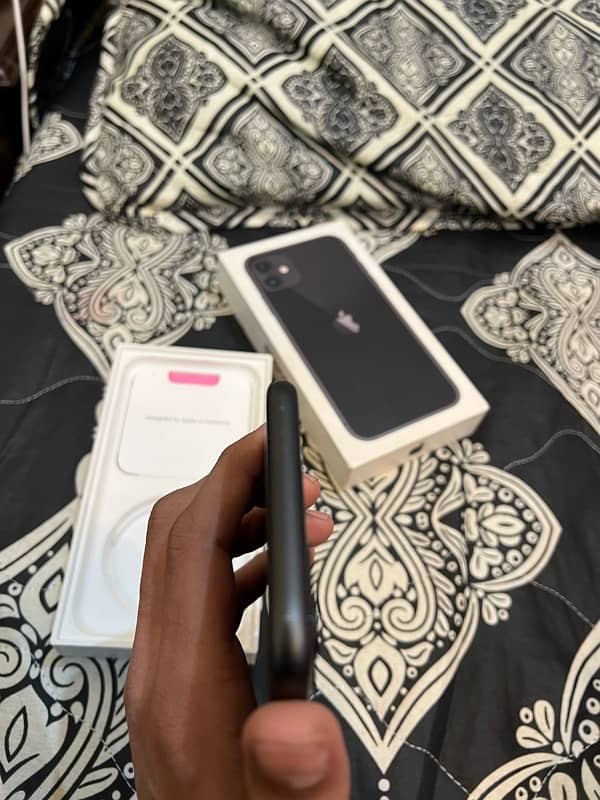 Iphone 11 128 Gb (NON PTA) 3