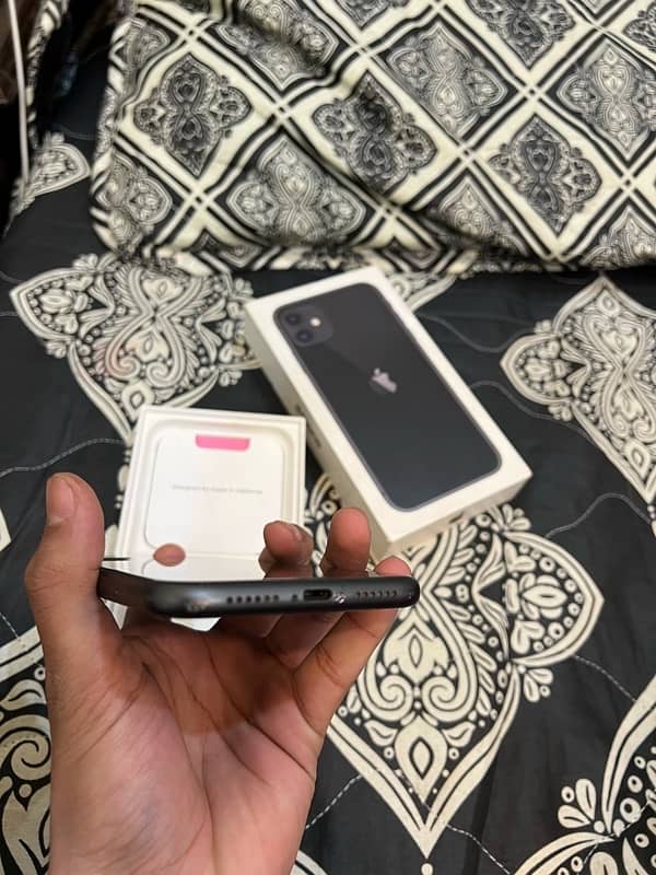 Iphone 11 128 Gb (NON PTA) 4