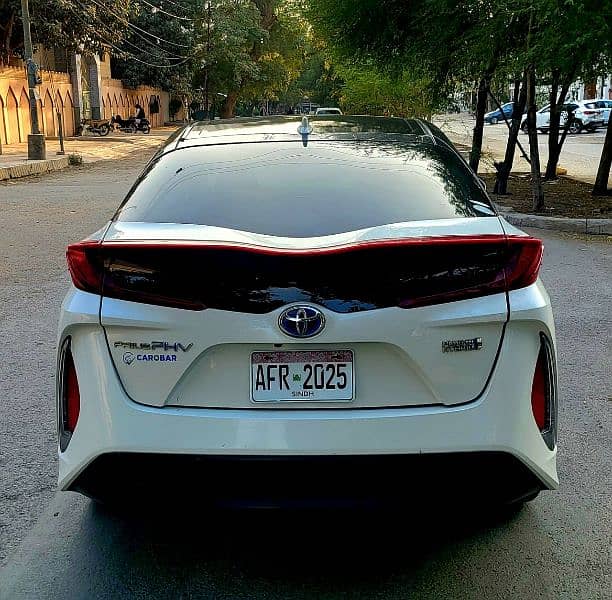 Toyota Prius PHV Model 2017/20 - Unregistered 9