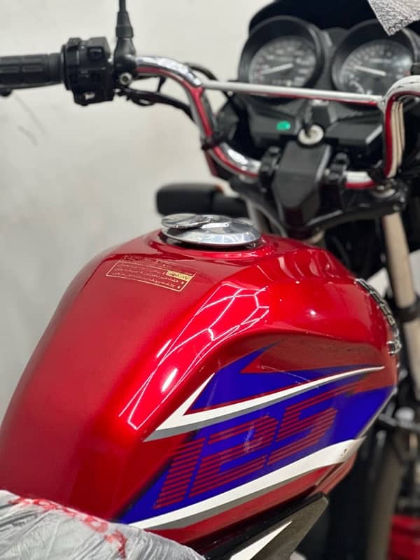 honda cb125f 2021 model ( golden num 1472 ) 2