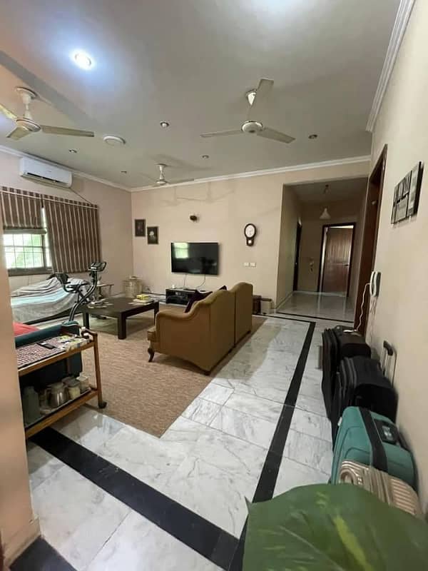 500 Yard Bungalow For Rent In DHA Phase 4 2