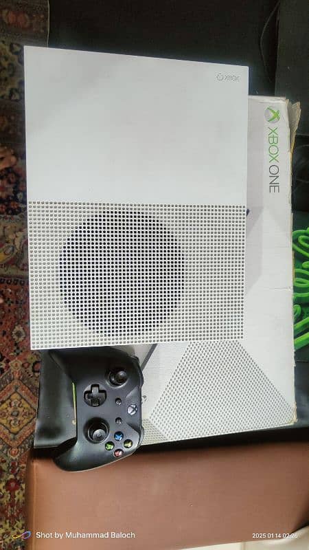 Xbox One S 1 TB with box 1