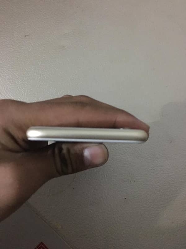 iPhone 6S PTA APPROVED 10/10 64 GB GOLDEN 5