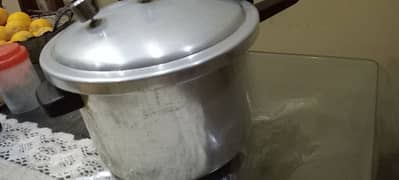 9 litter  capacity  pressure cooker  urgently  sale