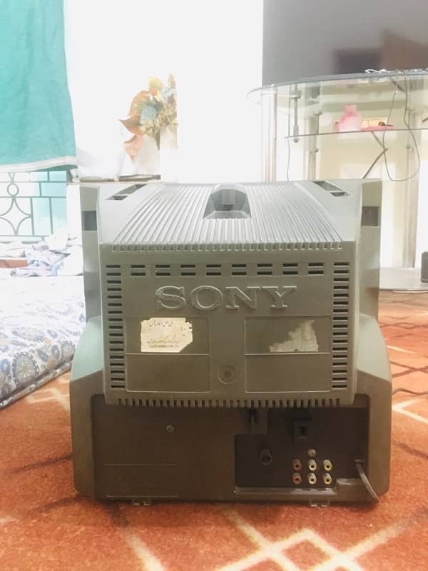 sony old tv 10/10 condition 3