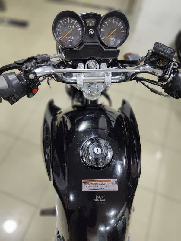 Yamaha YBR-G BLK colour 2