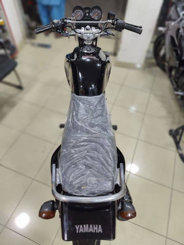 Yamaha YBR-G BLK colour 3