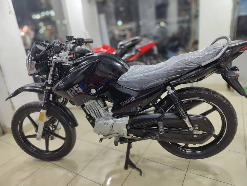 Yamaha YBR-G BLK colour 4