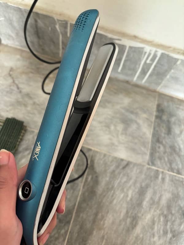 Anex Deluxe Ceramic Hair Straightener 1