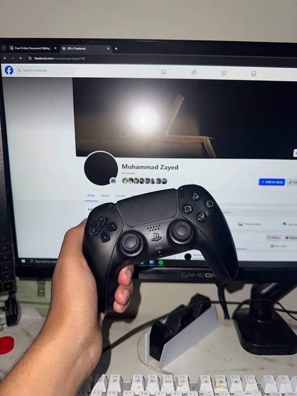 ps5 controllers and logitech headphones 0