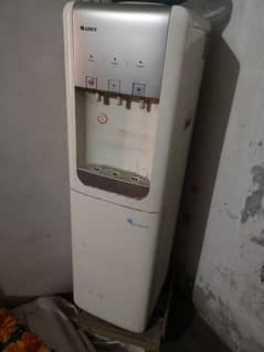 Gree water dispenser with refrigerator