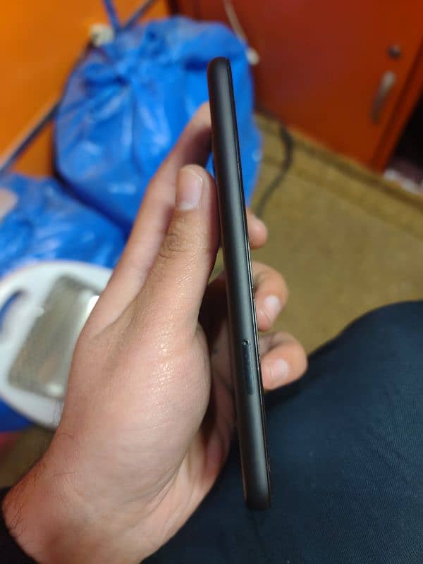 Google Pixel 4a4g 6 gb 128 gb cell phone available in good condition 2