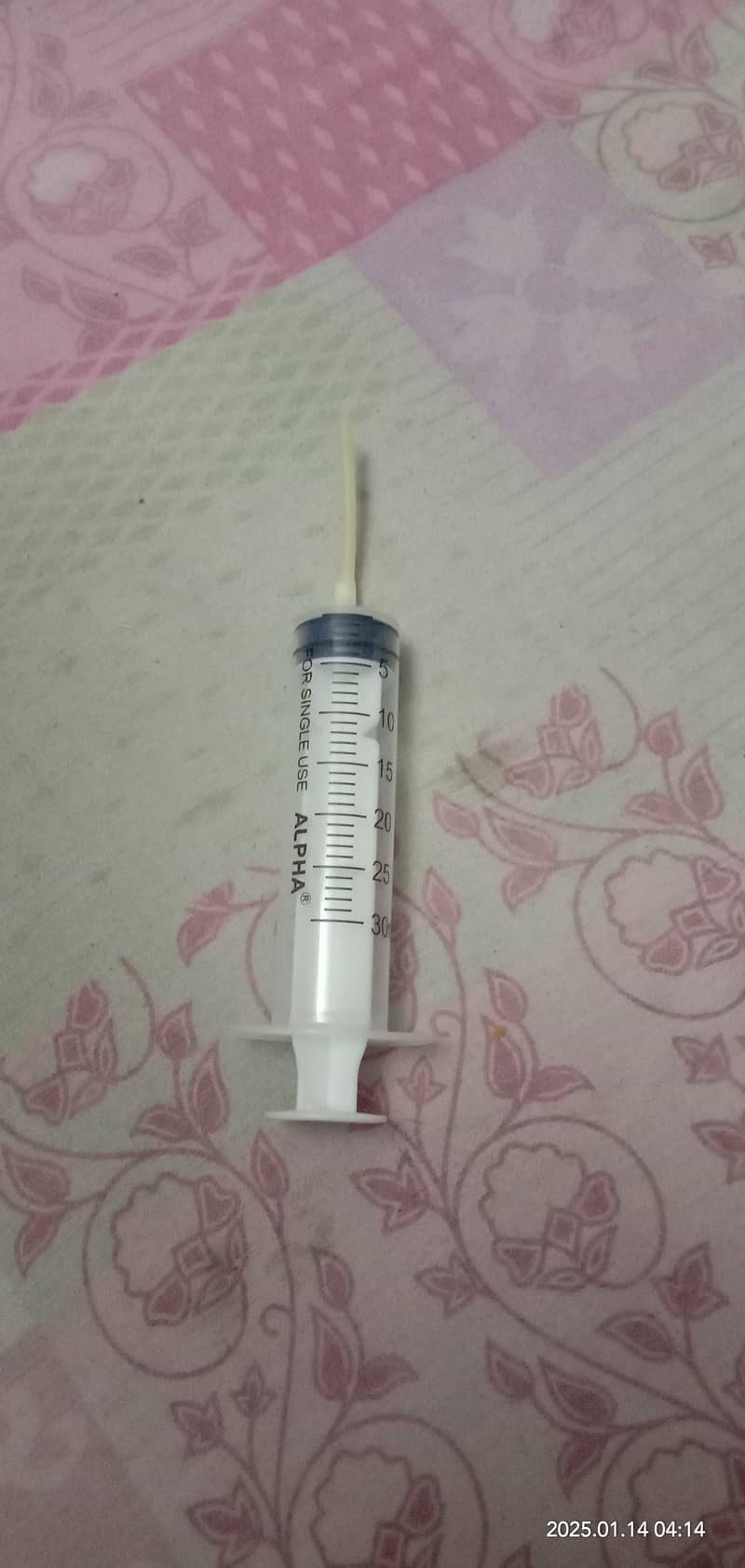 syringe for birds feeding 1