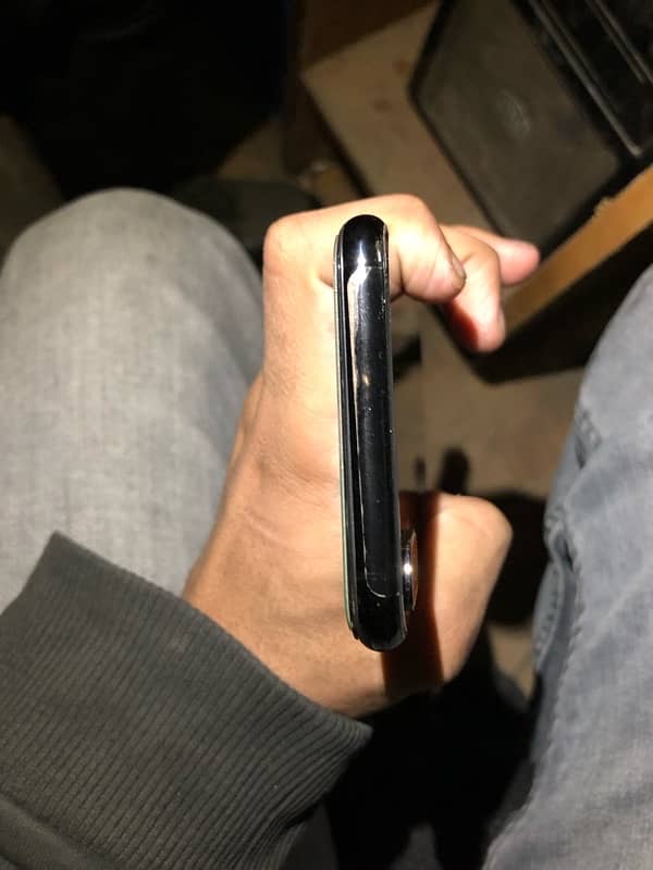 Iphone Xs Black colour 3