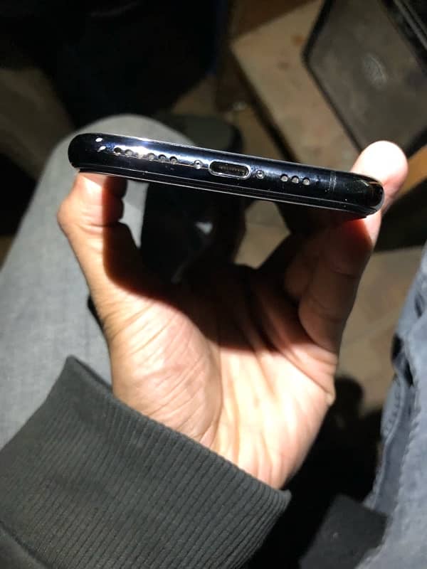 Iphone Xs Black colour 4