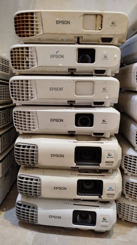 WE HAVE ALL KINDS OF PROJECTORS AVAILBLE IN DUBAI IMPORT 03152965654 0