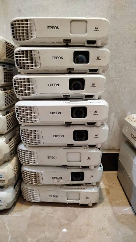 WE HAVE ALL KINDS OF PROJECTORS AVAILBLE IN DUBAI IMPORT 03152965654 1