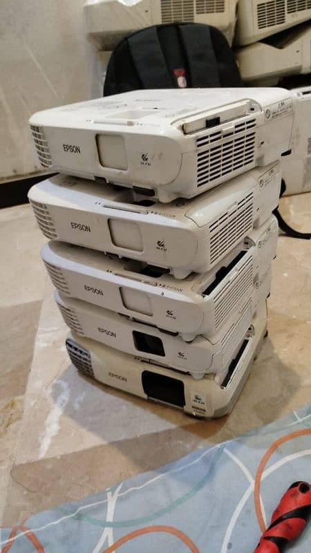 WE HAVE ALL KINDS OF PROJECTORS AVAILBLE IN DUBAI IMPORT 03152965654 6