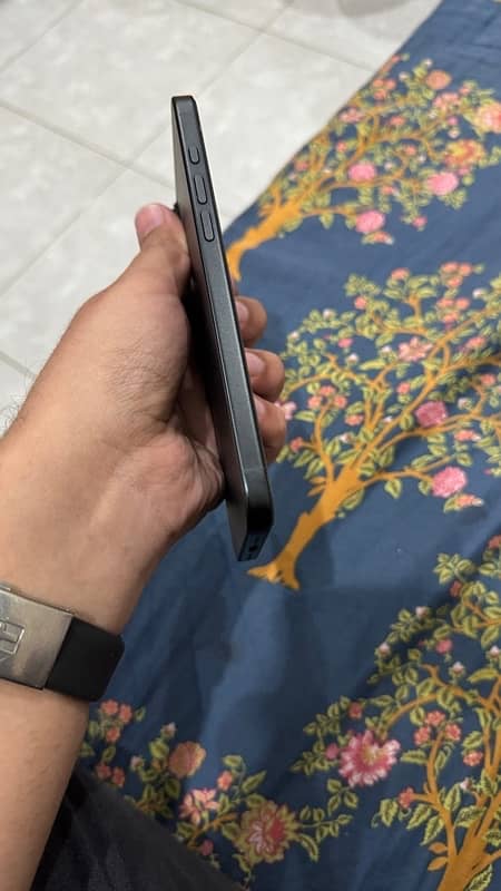 iphone 16 Plus JV 256gb Sim Locked 2