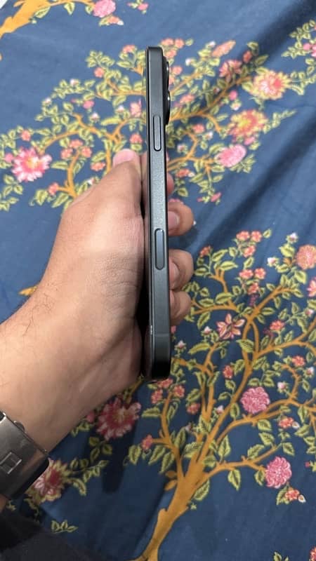 iphone 16 Plus JV 256gb Sim Locked 4