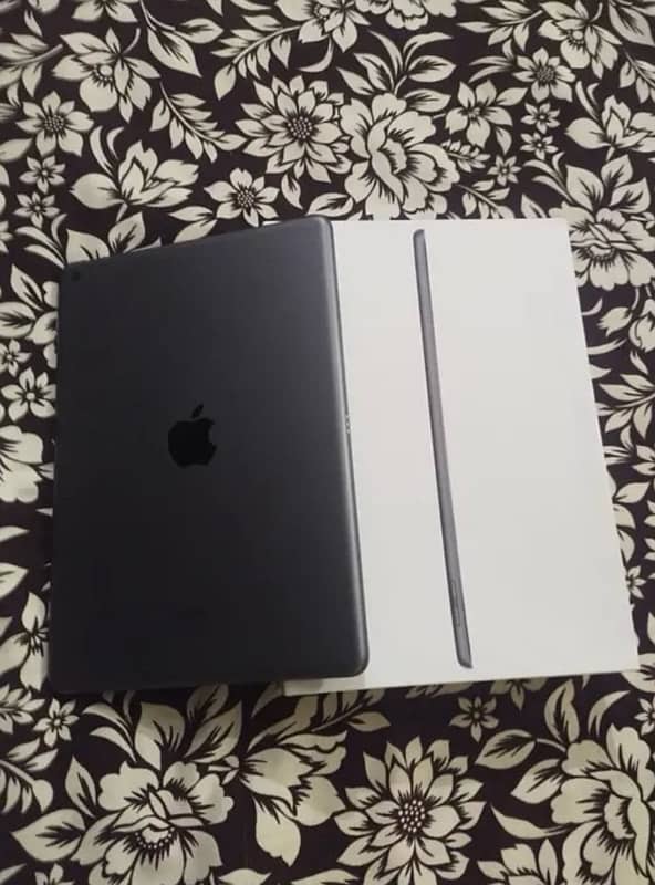 iPad 9 generation 64gb 10/10 1