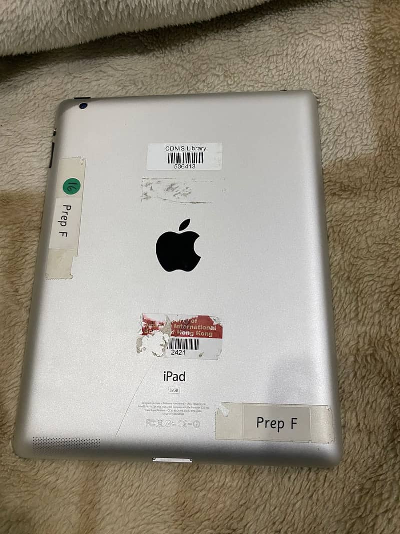 iPad 3 - 32GB, Fully Functional (Minor Speaker Issue) 2